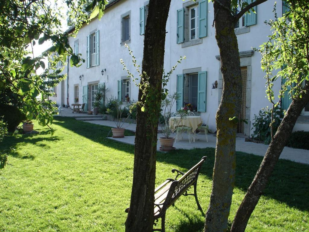 Au Bon Gre D'Hugoline Panzió Blanzac  Kültér fotó