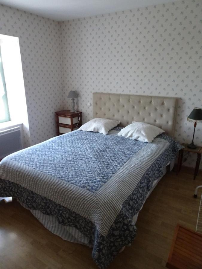 Au Bon Gre D'Hugoline Panzió Blanzac  Kültér fotó